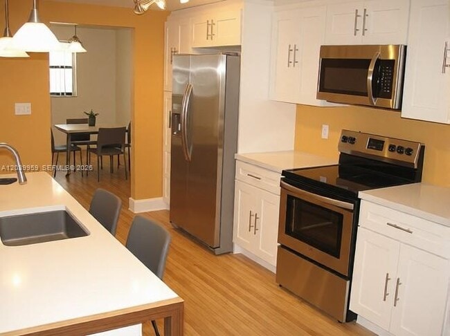 Building Photo - 2800 S University Dr