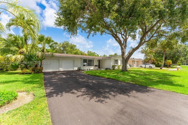 Building Photo - 9121 Ridgeland Dr