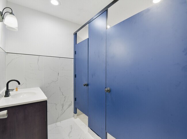 Building Photo - 3911 Fulton St