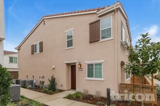Building Photo - 10492 Viva Ct