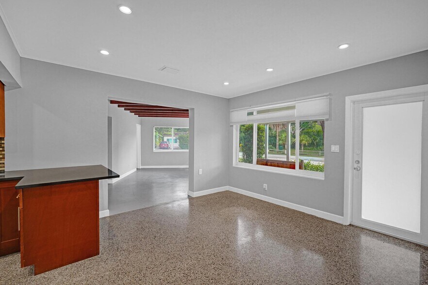 Building Photo - 1101 SW 8th Ter