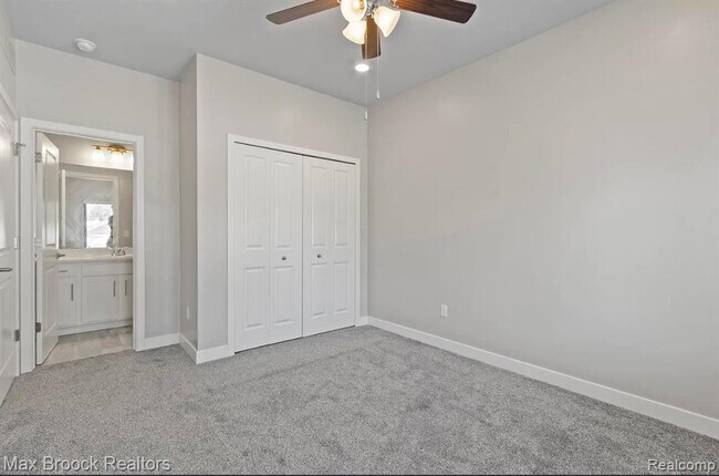 Building Photo - 105 Laurel Ct