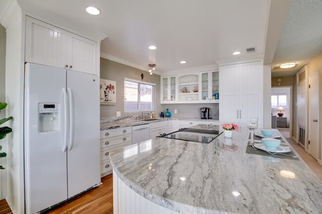 Building Photo - 1146 Seacoast Dr