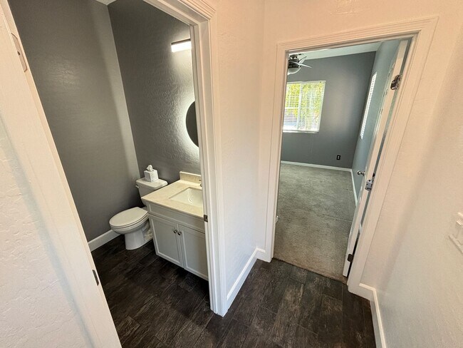 Building Photo - Beautiful 4Bed/3Bath/2Car Residence located in Providence