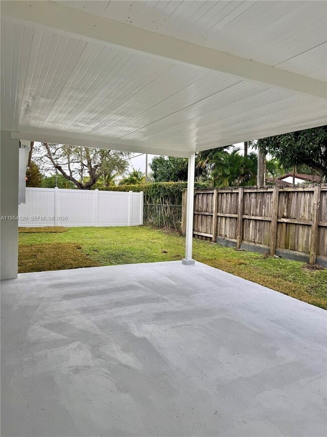 Building Photo - 3400 SW 17th St