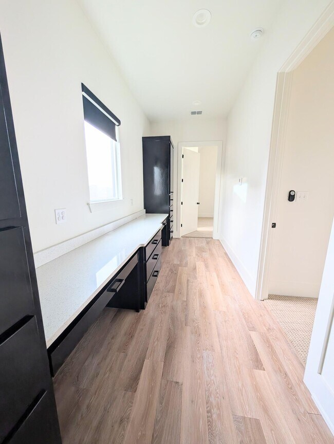 Building Photo - 18 Wilshire Blvd