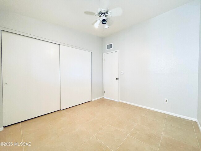 Building Photo - 4554 E Camino de Cancun