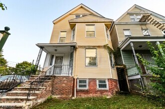 Building Photo - 148 Fairmount Ave