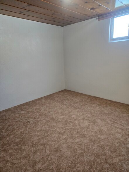 Building Photo - 2611 E 4000 N