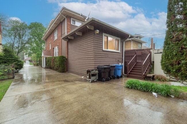 Building Photo - 6833 S Cregier Ave