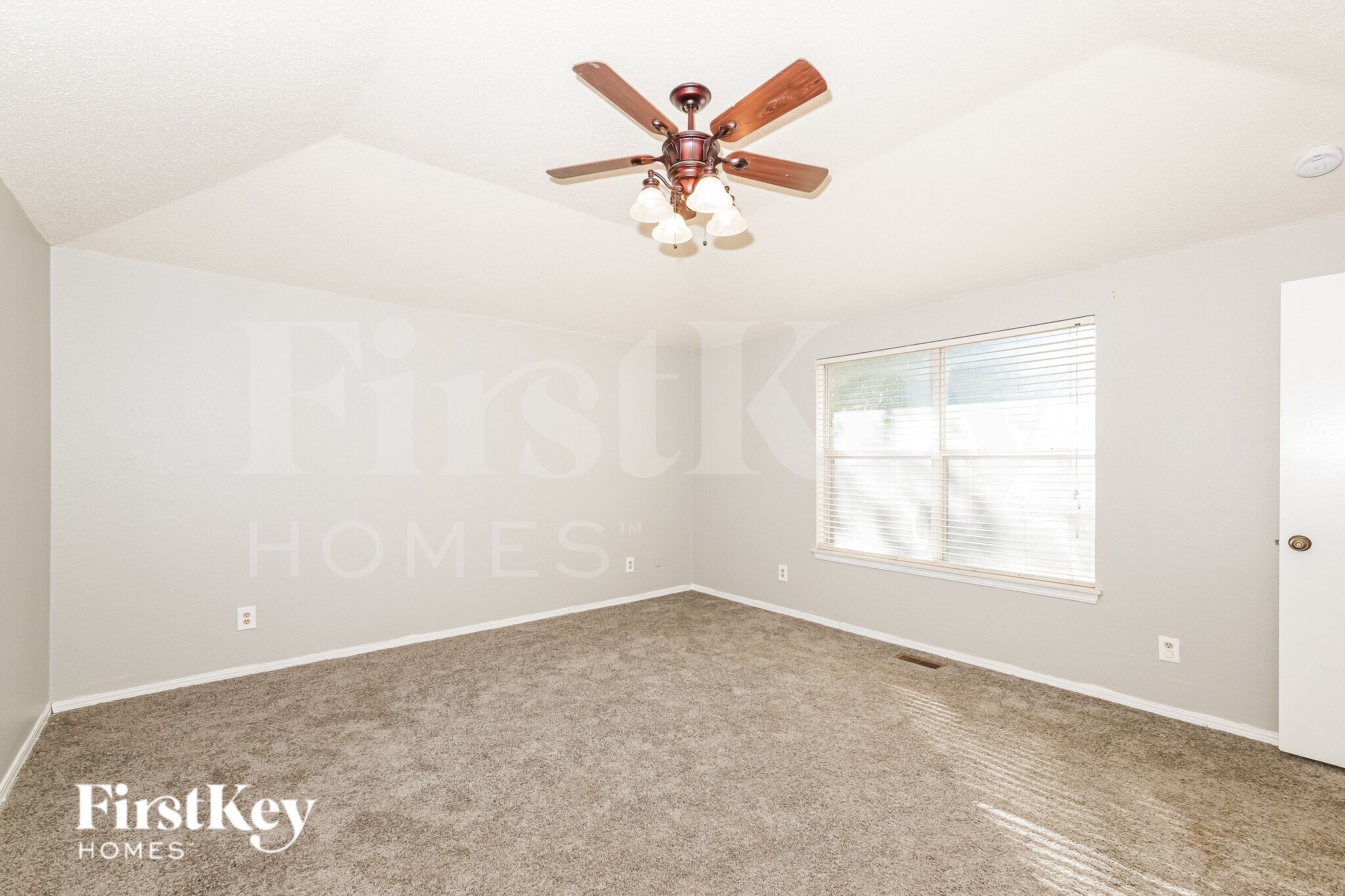 Building Photo - 1912 Dena Dr