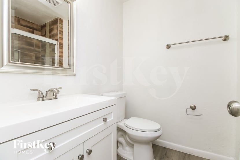 Building Photo - 9321 E Dallas St