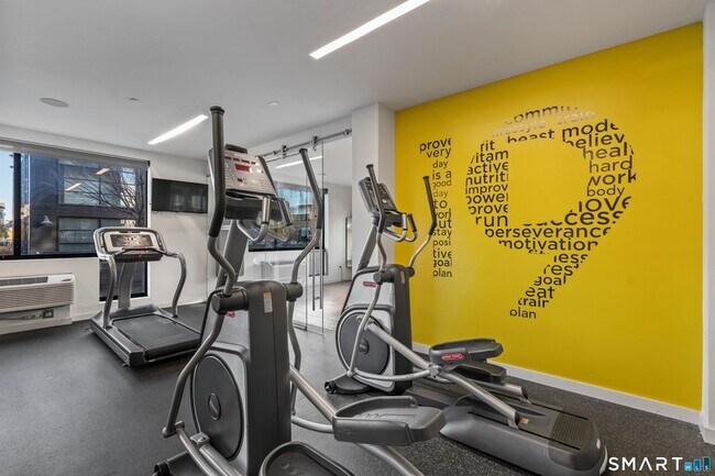 Building Photo - 19 Day St