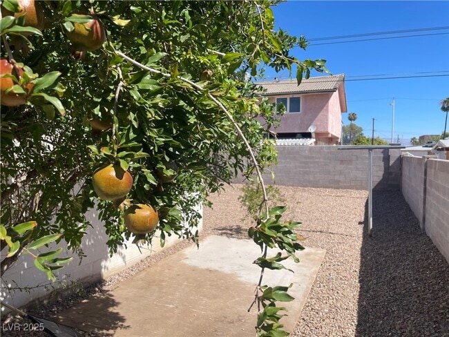 Building Photo - 2198 Capistrano Ave