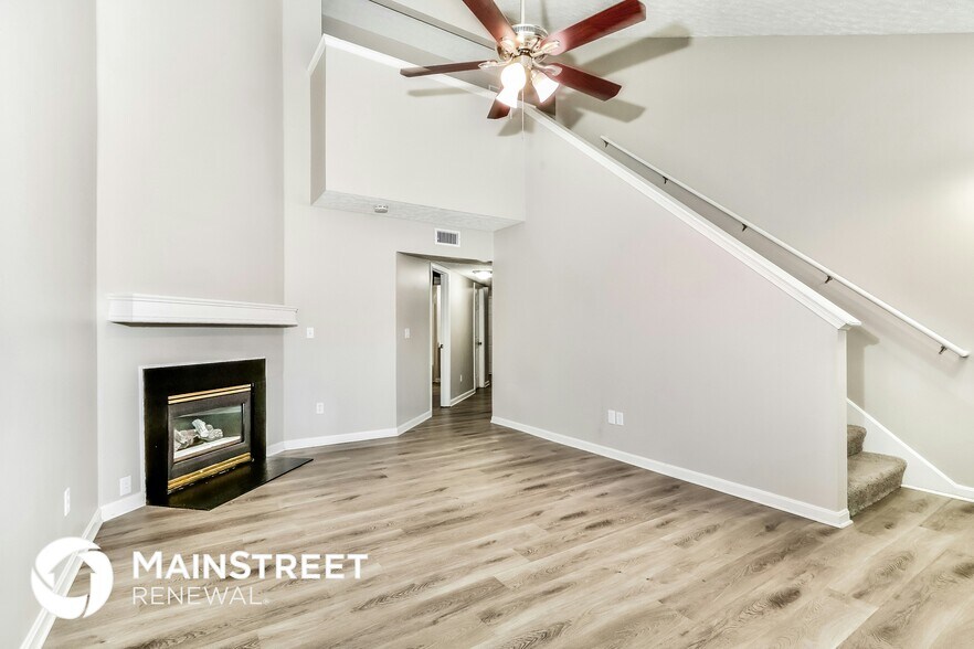 Building Photo - 10418 Pinoak View Dr