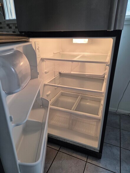 Building Photo - 621 Edith Blvd SE