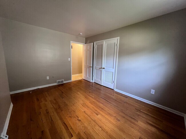 Building Photo - 3010-3012 Okemos Dr SE