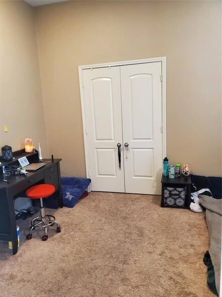 Building Photo - 6237 Stone Lake Dr