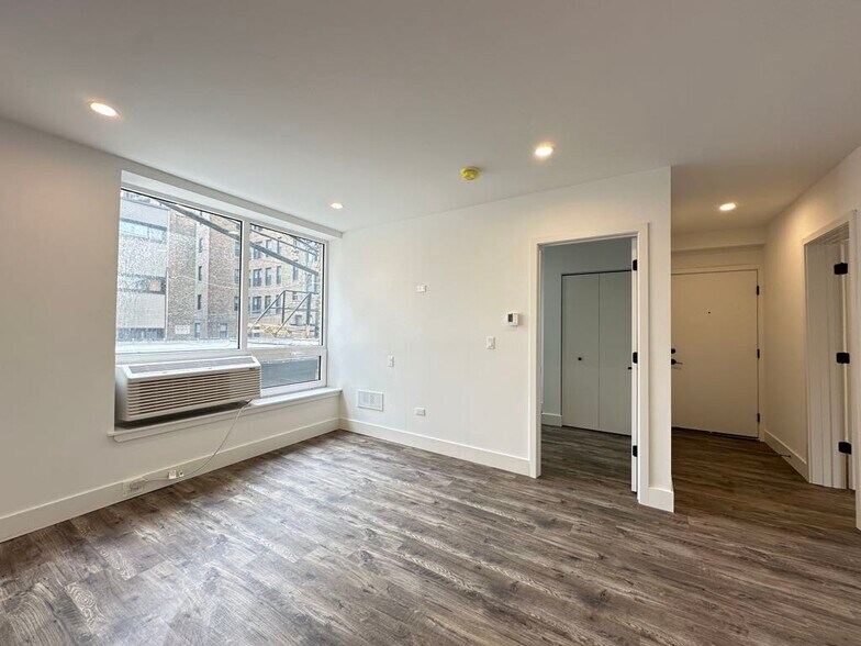 Building Photo - 941 W Carmen Ave