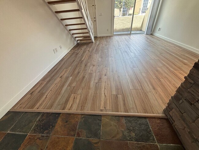 Building Photo - Spacious 2 Bedroom, 1.5 Bath Two-Story Townhome in Clairemont