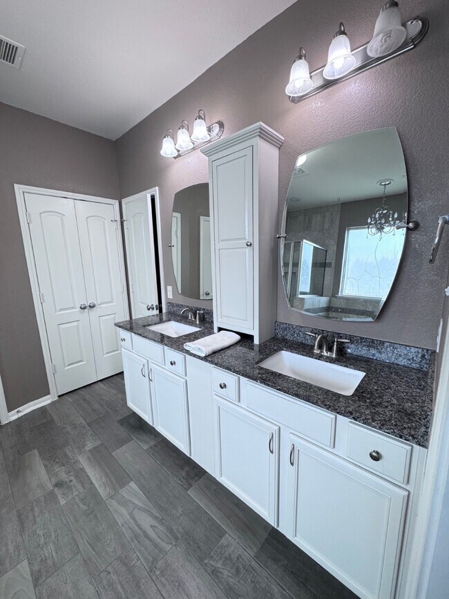 Building Photo - 2820 Pranzo Ln