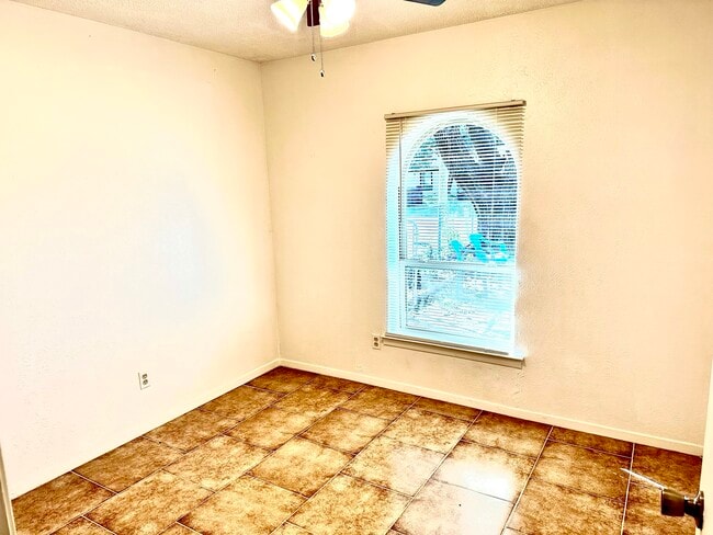 Building Photo - 1528 Angel Fire Dr