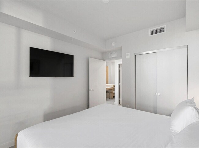 Building Photo - 11 NE 6th St