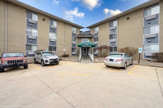 Building Photo - 3305 Sunset Ave
