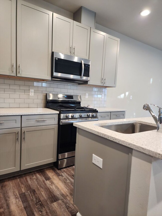 Building Photo - 15603 View Dr Ct SE