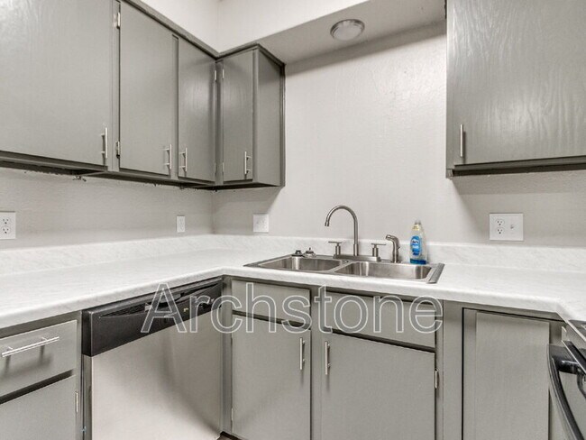 Building Photo - 5908 W Hefner Rd