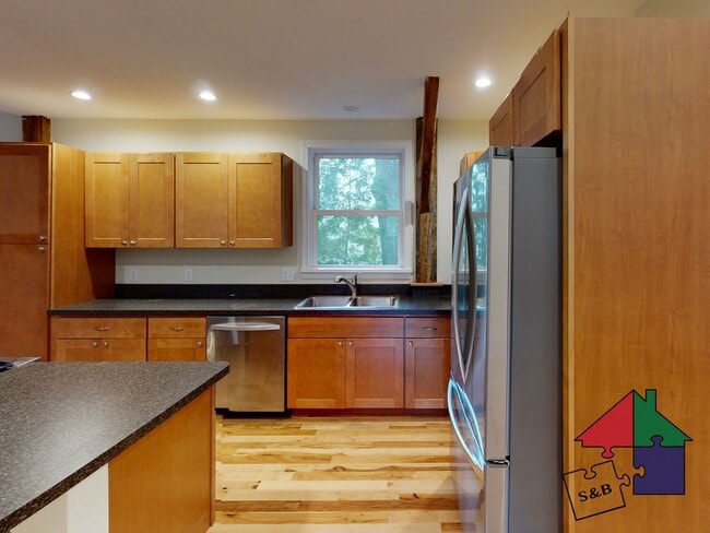 Building Photo - 118 S Main St