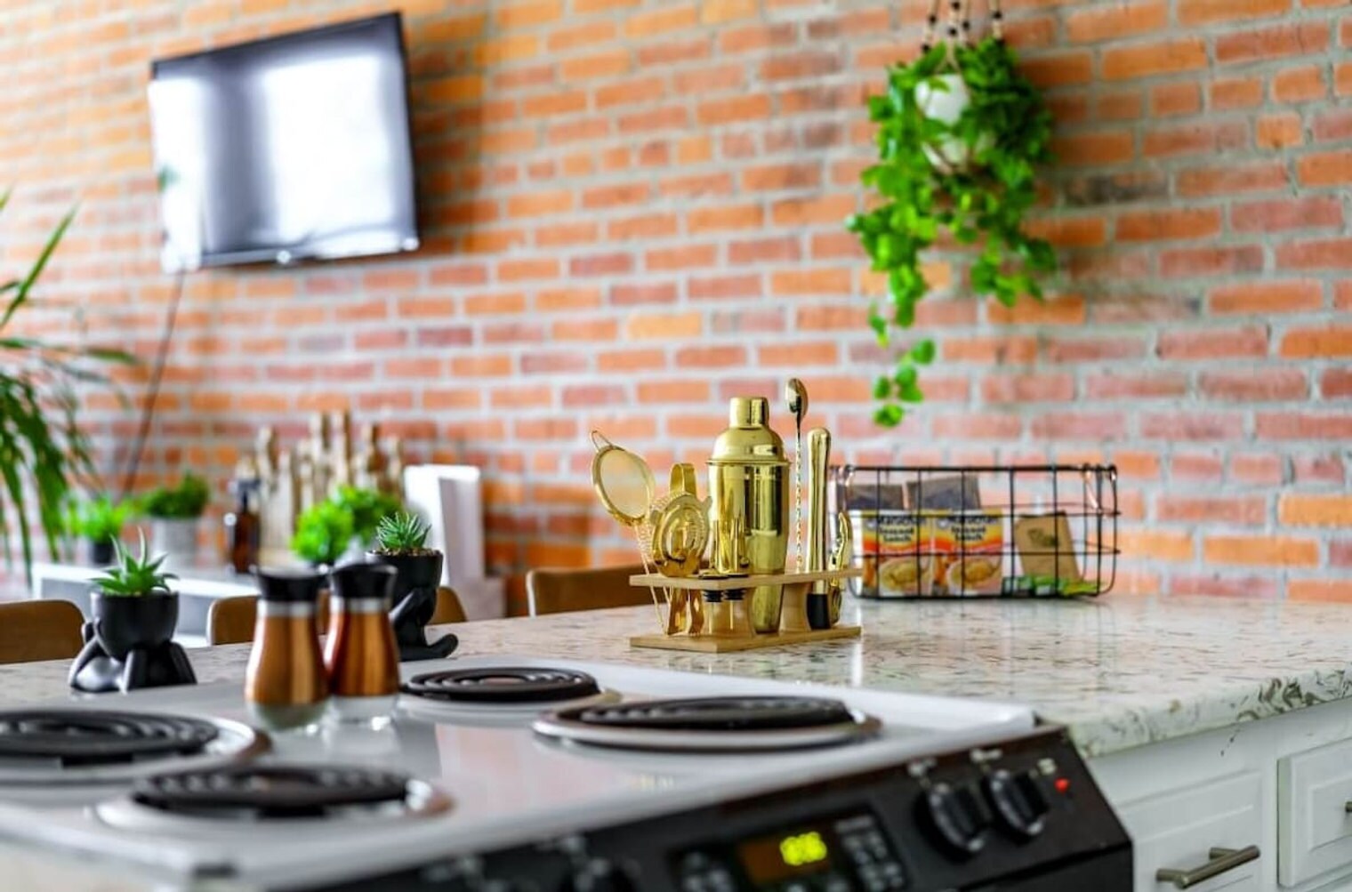 Building Photo - 1180 N High St