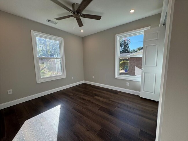 Building Photo - 2772 Spring Creek Pl SE