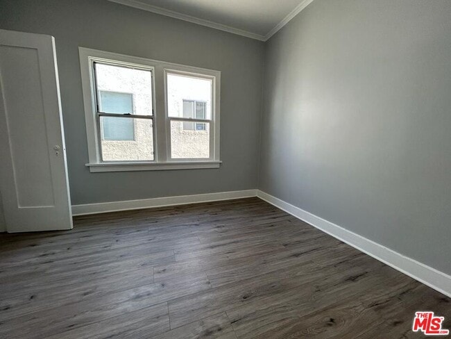 Building Photo - 759 1/2 N Ridgewood Pl