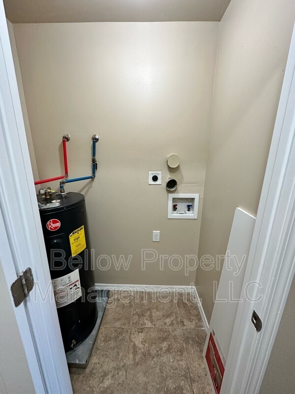 Building Photo - 4811 Thrush St