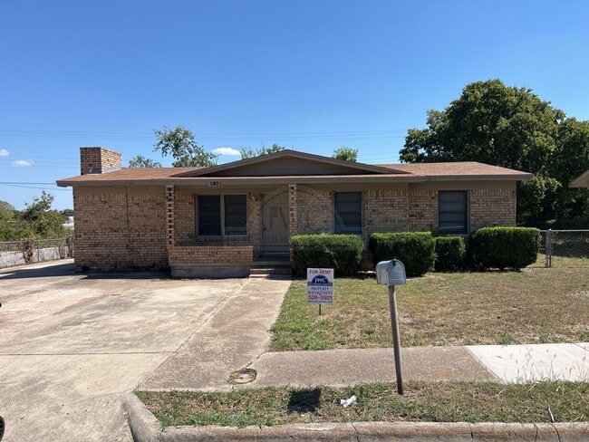 Primary Photo - 301 Margaret Lee St