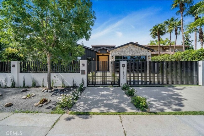 Building Photo - 13463 Chandler Blvd
