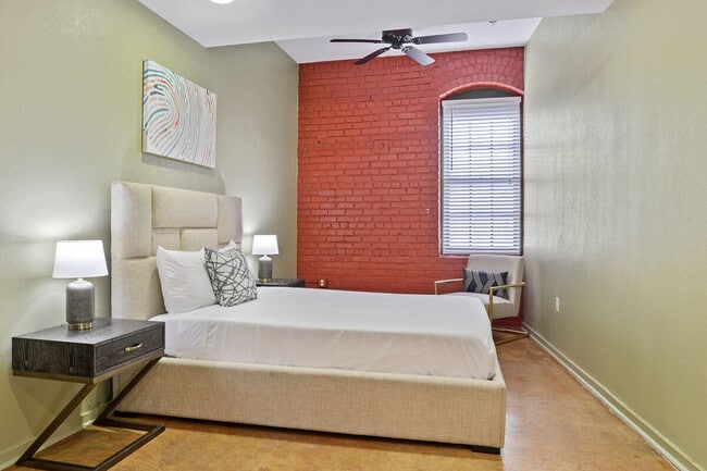 Building Photo - 1041 Constance St