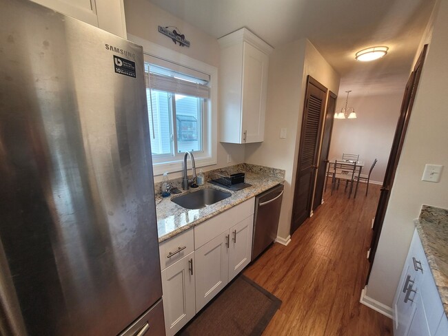 Building Photo - 2 Bedroom, 2.5 Bath Condo with with Ocean ...