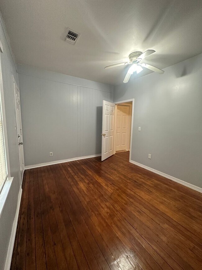 Building Photo - 1700 S Lincoln St