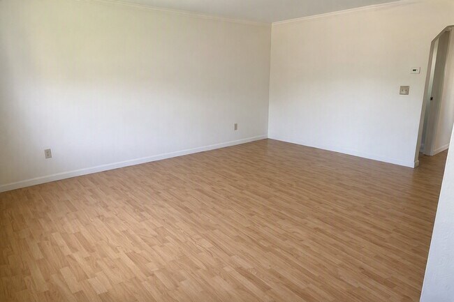 Building Photo - 4 Laird Dr