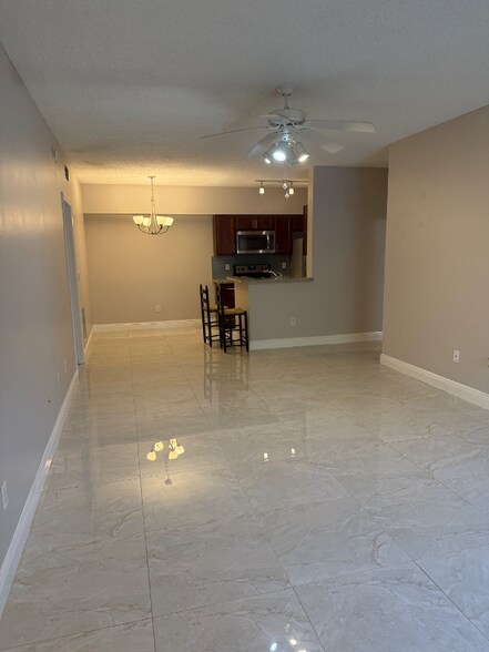 Building Photo - 10276 Fox Trail Rd S