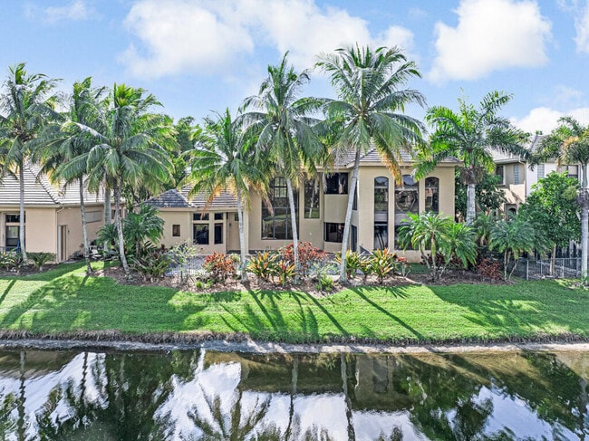 Building Photo - 10513 Versailles Blvd