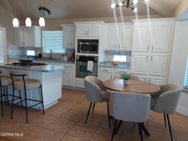 Building Photo - 14021 Highweed Dr