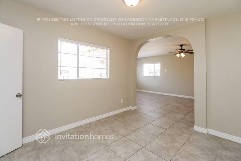 Building Photo - 1649 E 1st St