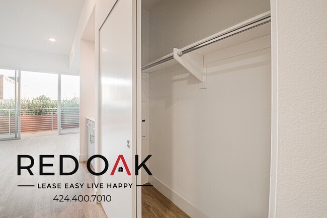 Building Photo - 1331 W 7th St