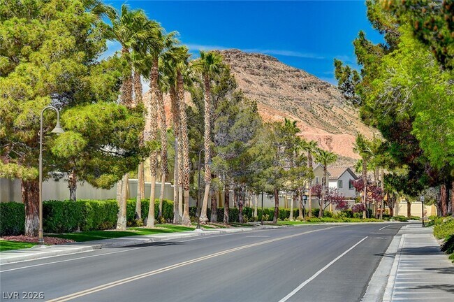 Building Photo - 121 Standing Stone St