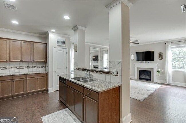 Building Photo - 6896 Big Sky Dr