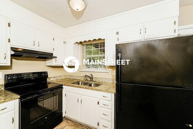 Building Photo - 3 Bedroom Pet-Friendly Home in Birmingham,...