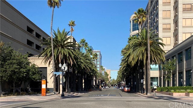 Building Photo - 524 S Anaheim Blvd